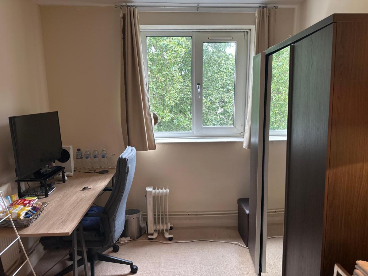 Cozy Room In Shared Home Near Canary Wharf Londra Esterno foto